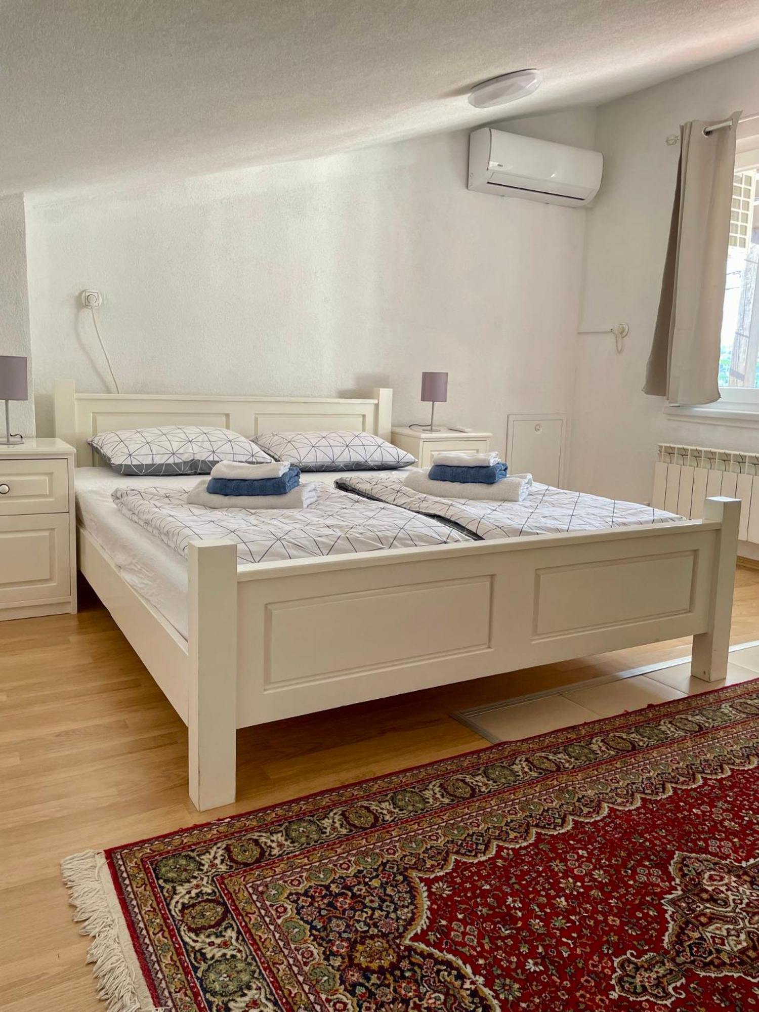 Appartamento Sarajevo Cozy Attic Esterno foto